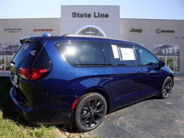 New 2020 Chrysler Pacifica Limited Passenger Van In Kansas City